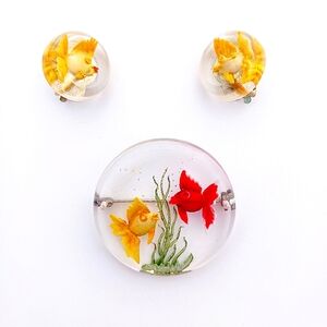 Vintage Lucite FISH BROOCH EARRING SET Clear Cool Kitsch Yellow Red